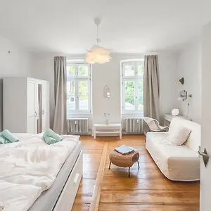 https://ferienwohnung-fr-bis-zu-6-personen-im-herzen-der-altstadt.hotelsheidelberg.net
